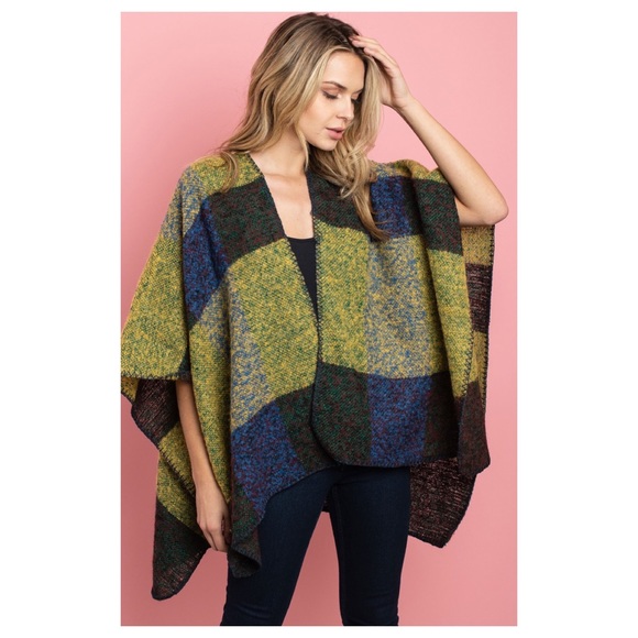 🌺2/$35 sale one size checkered poncho - Picture 2 of 6